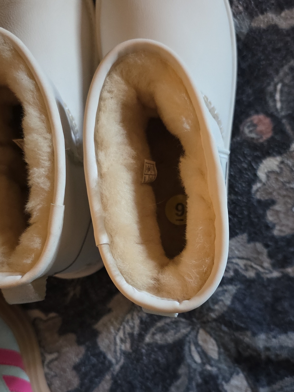 Ugg BRAND NEW WHITE NUEMALS SZ 9 - Picture 5 of 8